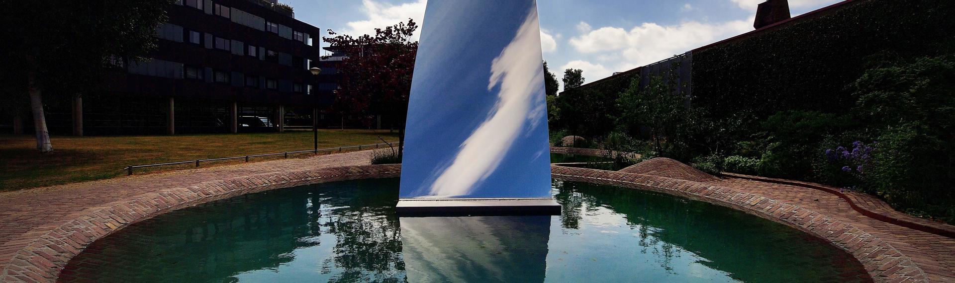 Tilburg ist die erste Stadt mit einer Skulptur (Sky Mirror for Hendrik)von Anish Kapoor im öffentlichen Raum