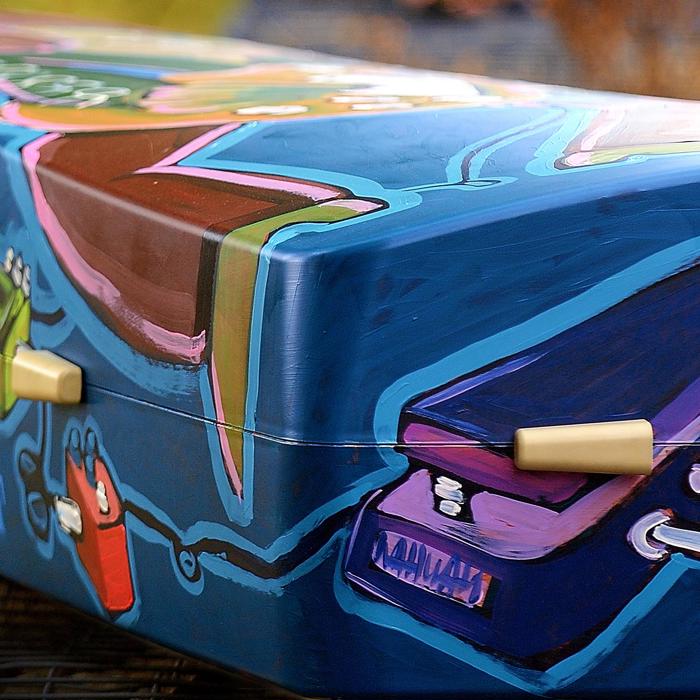 Deze doodskist van Onora is beschilderd door kunstenaar Michel Tijsterman - Brabant Brand Box 