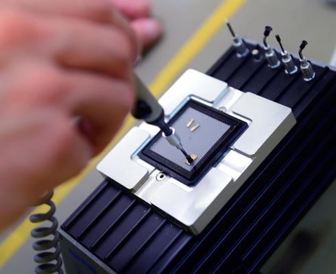 EFFECT-Photonics-makes-Photonic-Integrated-Circuits_Brabant-Brand-Box.jpg